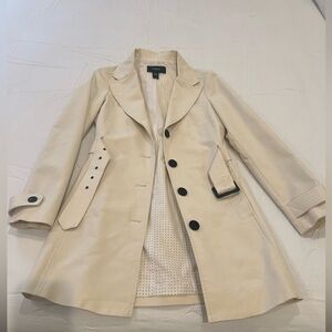 Mango short trench coat in excellent condition.Dry cleaned with zero flaws